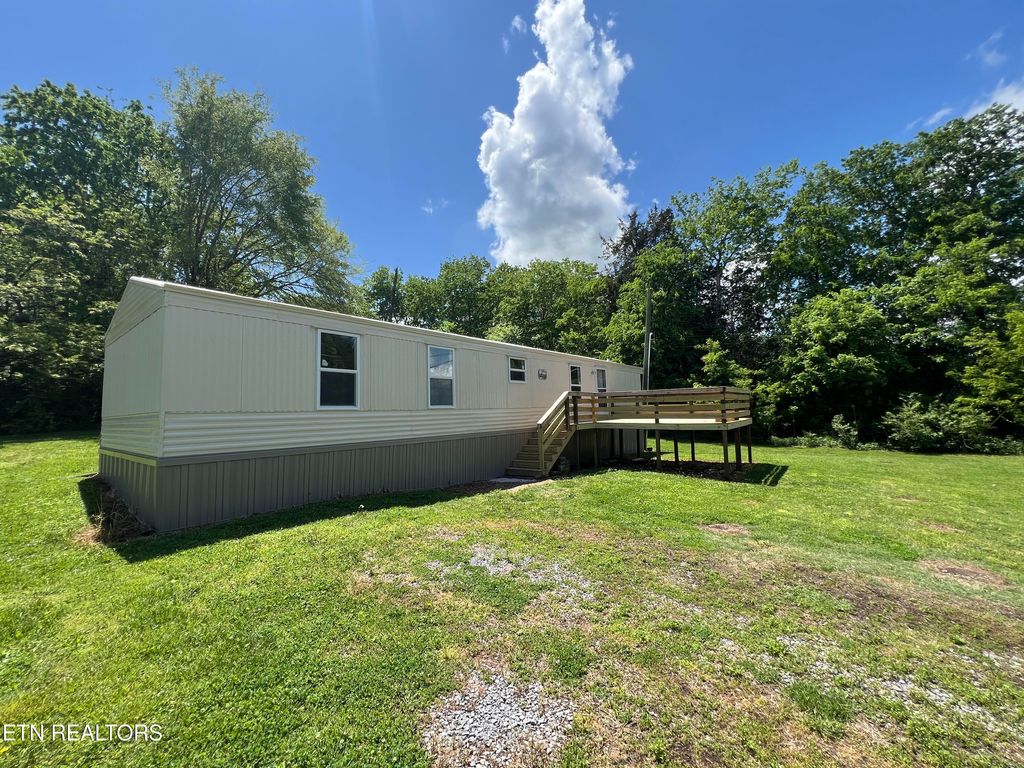 Photo of 215 Pettit St, Vonore, TN 37885 (MLS # 1298437)