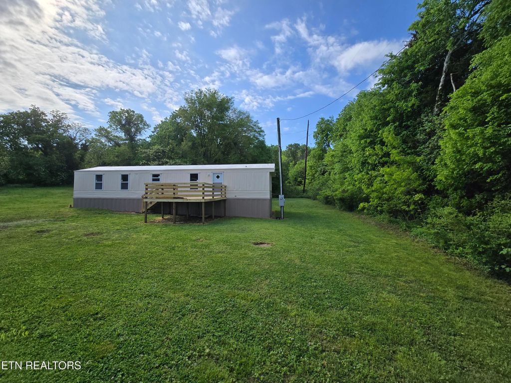 Photo of 215 Pettit St, Vonore, TN 37885 (MLS # 1298437)