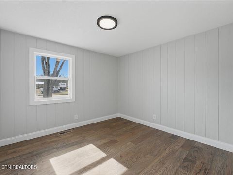 Tiny photo for 1205 Ledford Ave, Morristown, TN 37813 (MLS # 1329654)