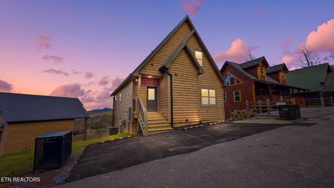 Photo of 3321 Pine Peak Way, Sevierville, TN 37862 (MLS # 1348275)