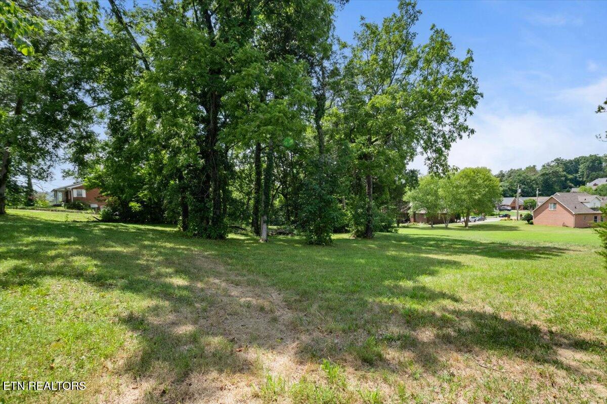 2025 N Charles G Seivers Blvd