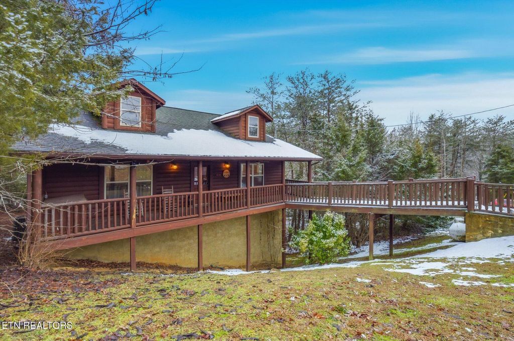 Photo of 1960 Oakmont Drive, Sevierville, TN 37876 (MLS # 1328647)