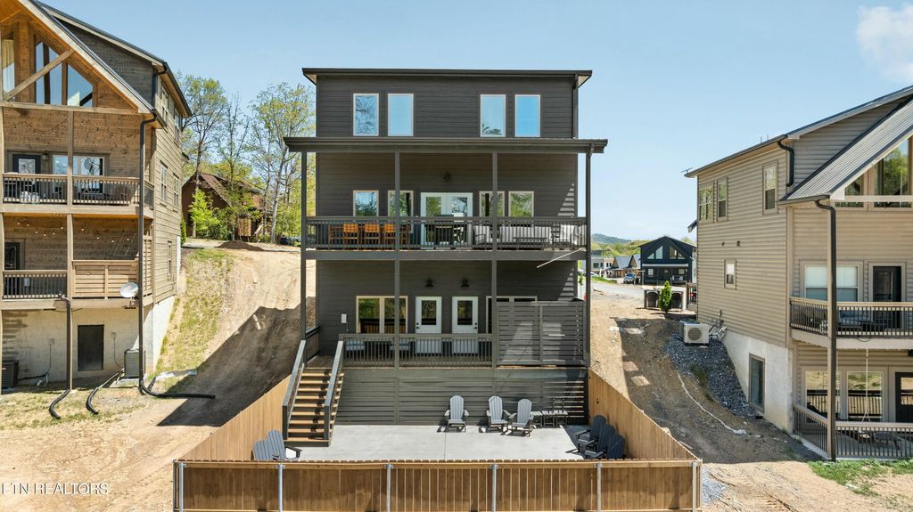 Photo of 402 Hatchet Way, Pigeon Forge, TN 37863 (MLS # 1298723)