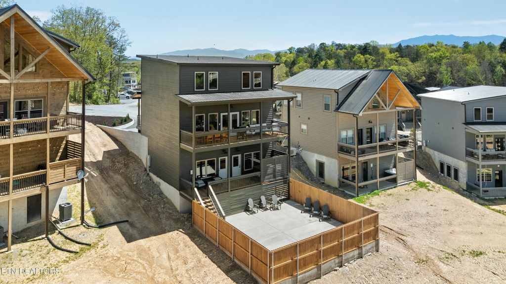 Photo of 402 Hatchet Way, Pigeon Forge, TN 37863 (MLS # 1298723)