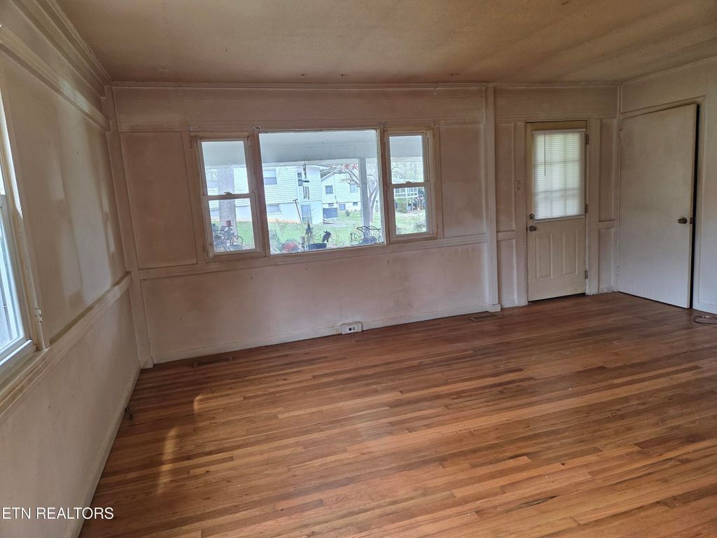 Photo of 111 Kingsley Rd, Oak Ridge, TN 37830 (MLS # 1332287)