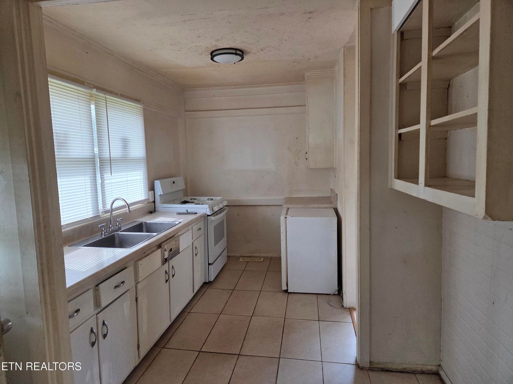 Photo of 111 Kingsley Rd, Oak Ridge, TN 37830 (MLS # 1332287)