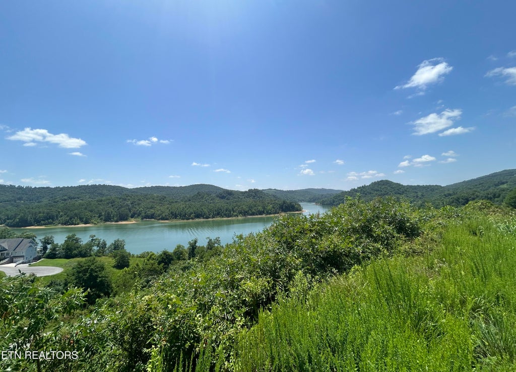 Photo of 27 Windward Blvd, Tazewell, TN 37879 (MLS # 1347028)