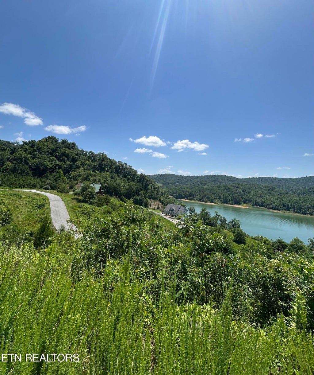 Photo of 27 Windward Blvd, Tazewell, TN 37879 (MLS # 1347028)