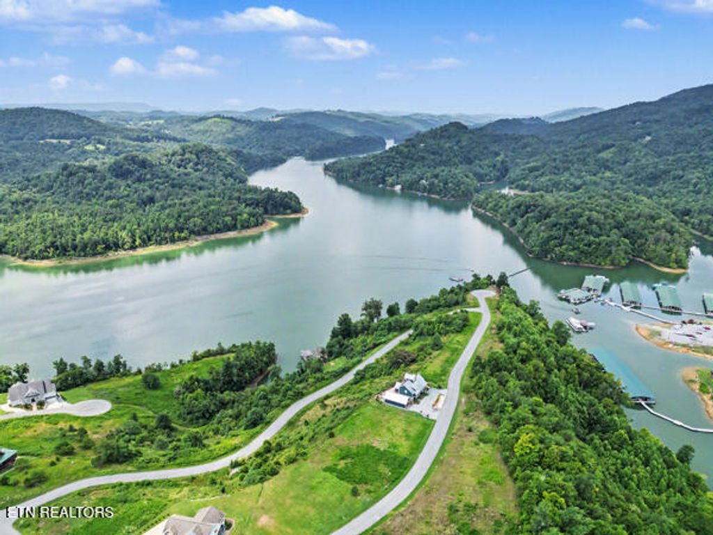 Photo of 27 Windward Blvd, Tazewell, TN 37879 (MLS # 1347028)