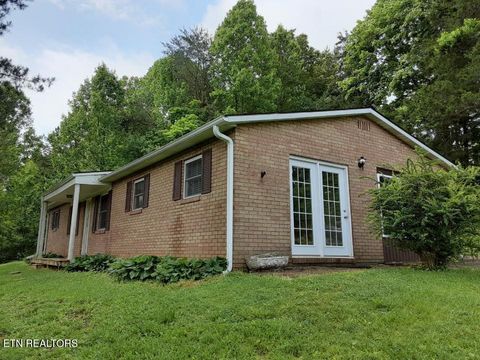 Photo of 121 Chatsworth St, Harrogate, TN 37752 (MLS # 1318655)