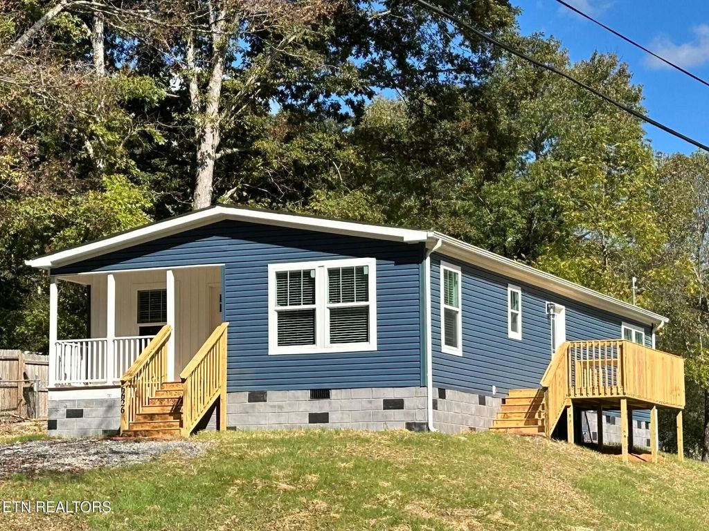 Photo of 6626 Collins Lane, Knoxville, TN 37918 (MLS # 1318601)