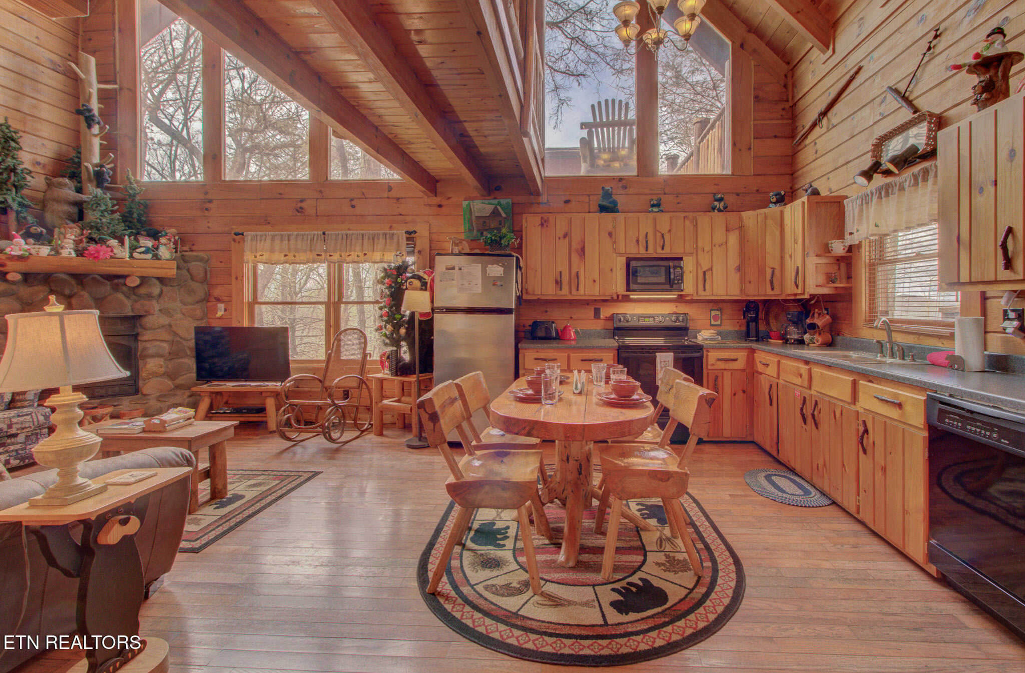 2409 Holly Pass