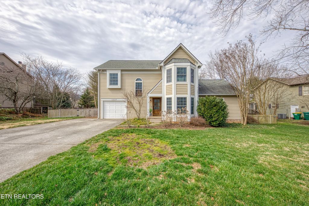 Photo of 1227 Chelsea Rd, Knoxville, TN 37922 (MLS # 1331363)