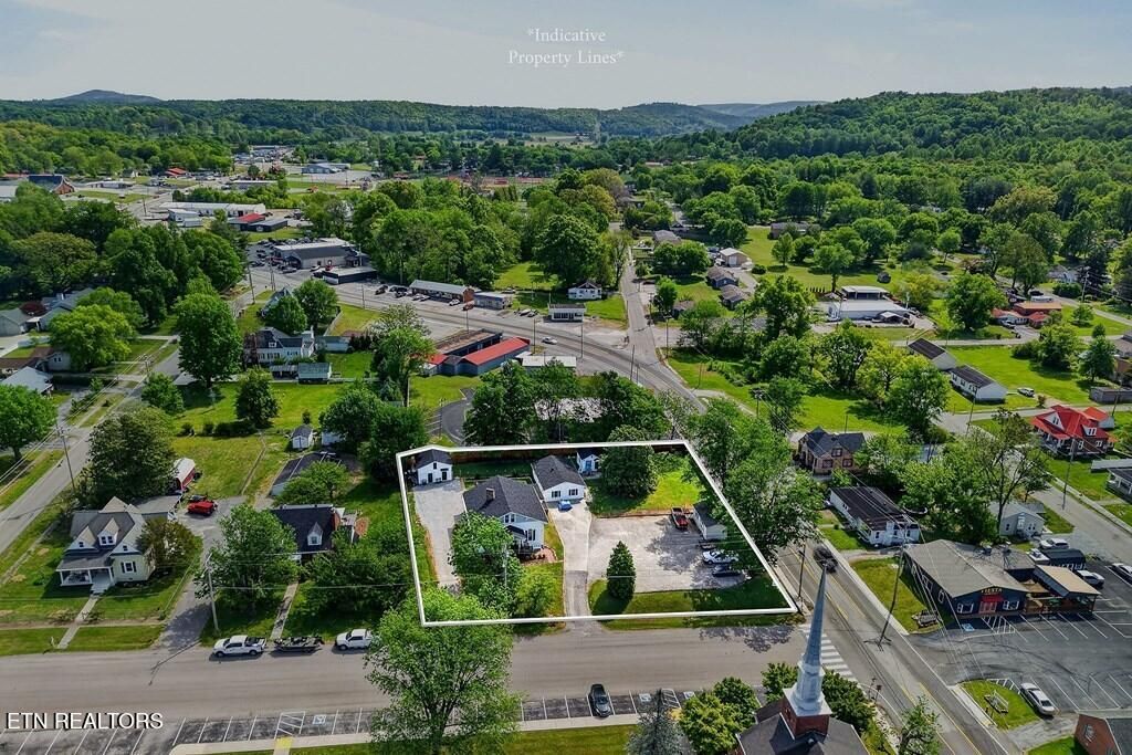 Photo of 105 Roberts St, Livingston, TN 38570 (MLS # 1337882)