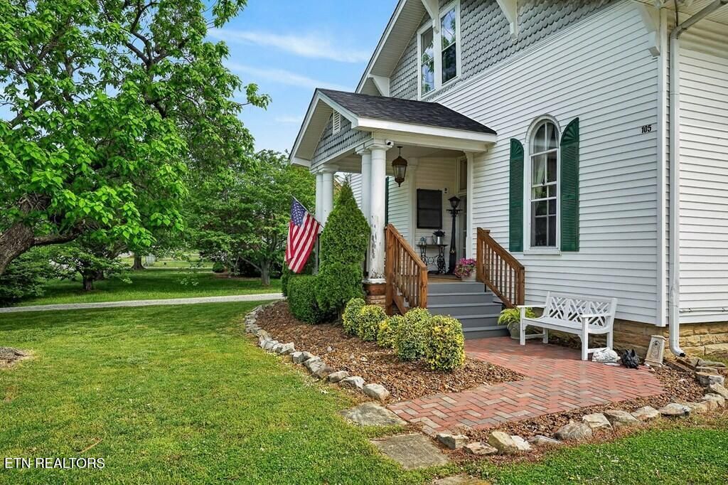 Photo of 105 Roberts St, Livingston, TN 38570 (MLS # 1337882)