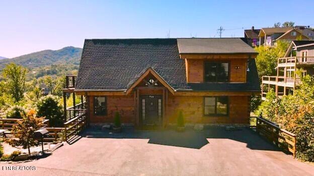 710 Village Loop Rd