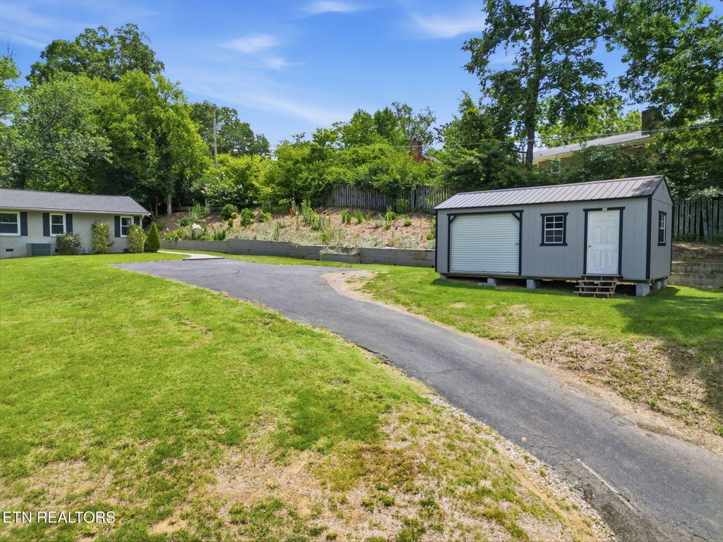 Photo of 604 Weldon Drive, Maryville, TN 37801 (MLS # 1345553)