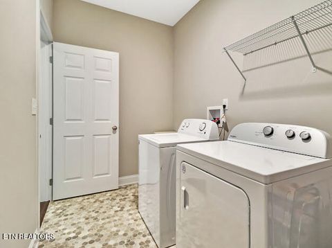 Tiny photo for 129 Hardinberry St, Oak Ridge, TN 37830 (MLS # 1326882)