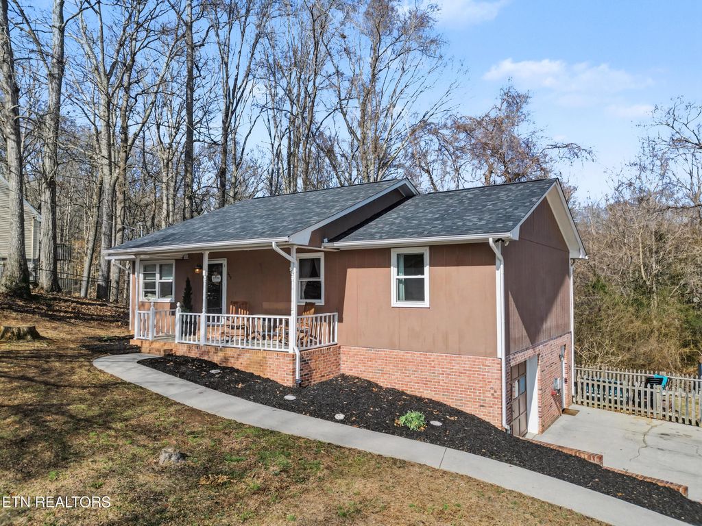 Photo of 203 Indian Hills Circle, Clinton, TN 37716 (MLS # 1327978)