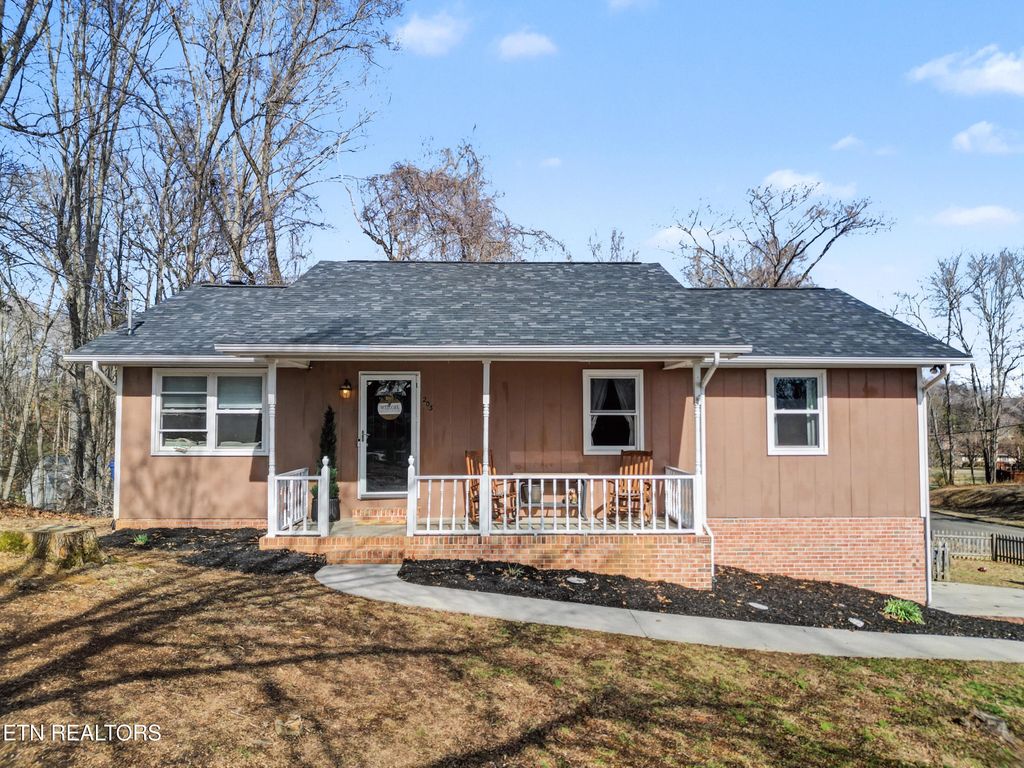 Photo of 203 Indian Hills Circle, Clinton, TN 37716 (MLS # 1327978)