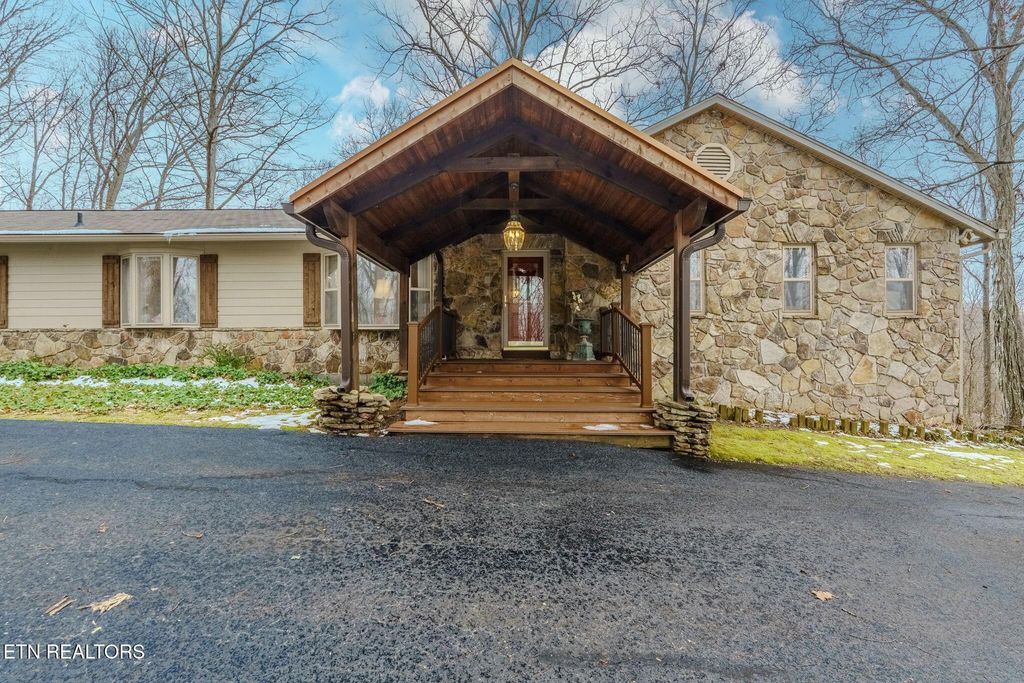 Photo of 1290 Hickory Hills Rd, Jefferson City, TN 37760 (MLS # 1339149)