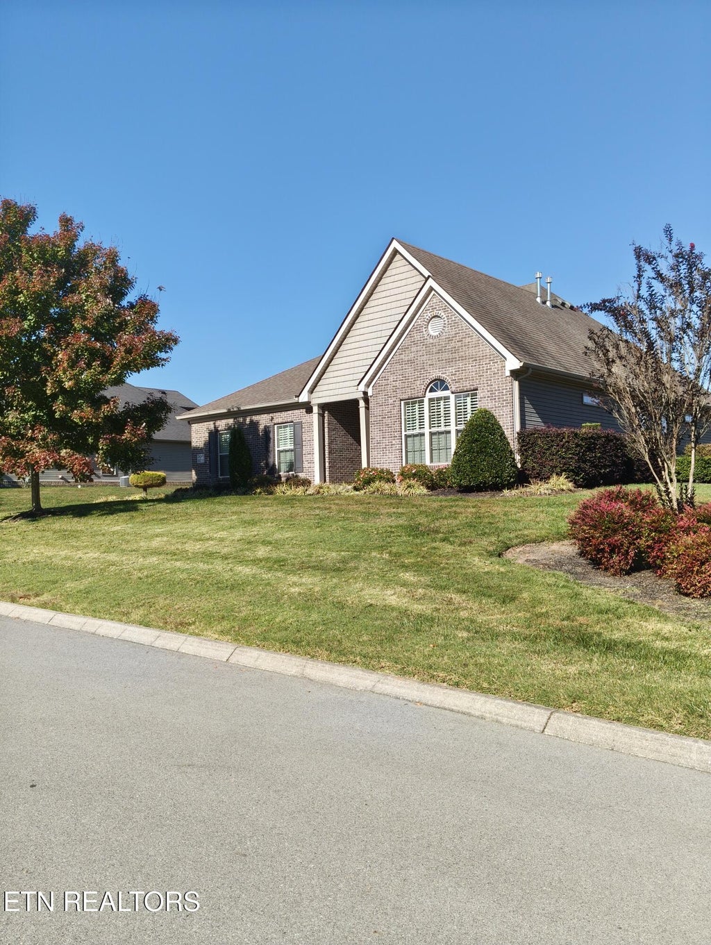 Photo of 306 Granada Drive, Lenoir City, TN 37772 (MLS # 1360520)