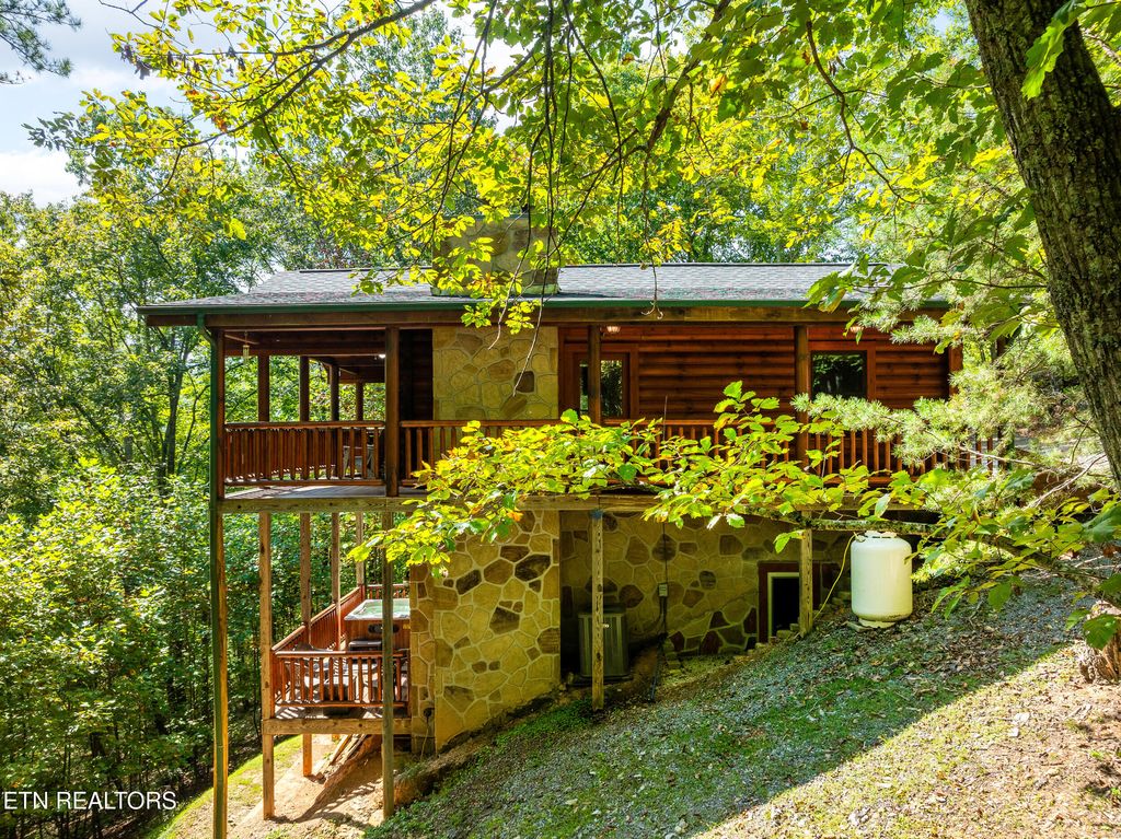 Photo of 4062 Chamberlain Lane, Sevierville, TN 37862 (MLS # 1325170)