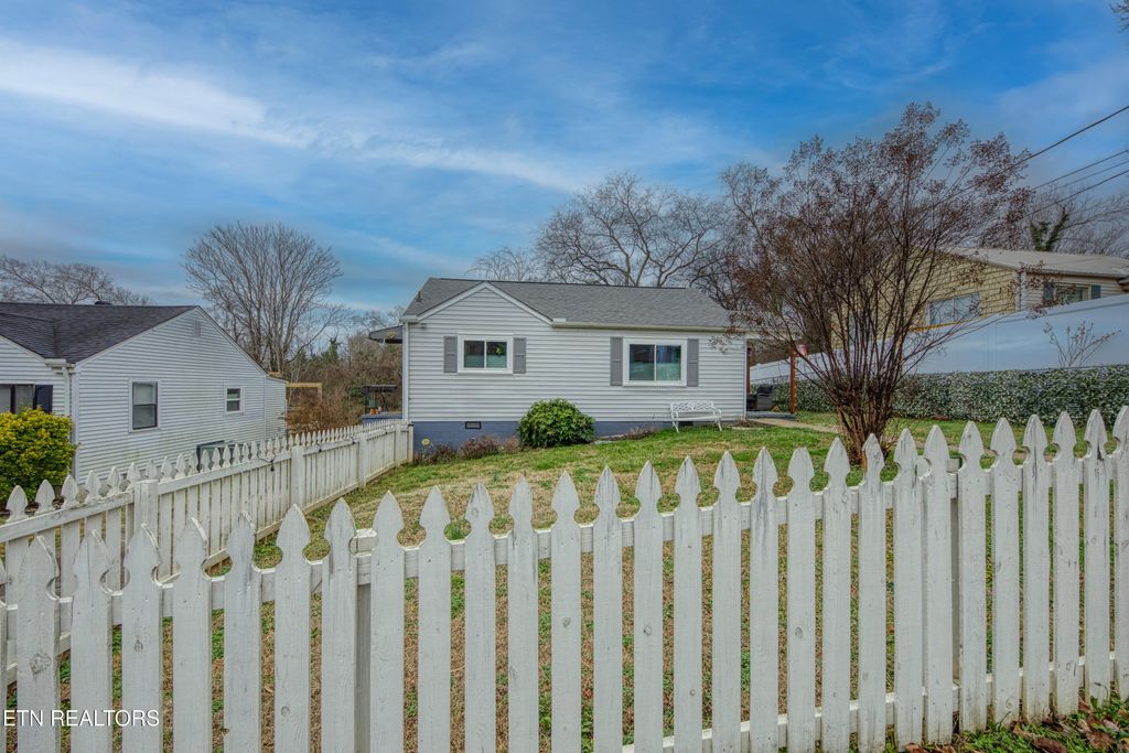 Photo of 2431 Teeple St, Knoxville, TN 37917 (MLS # 1326019)