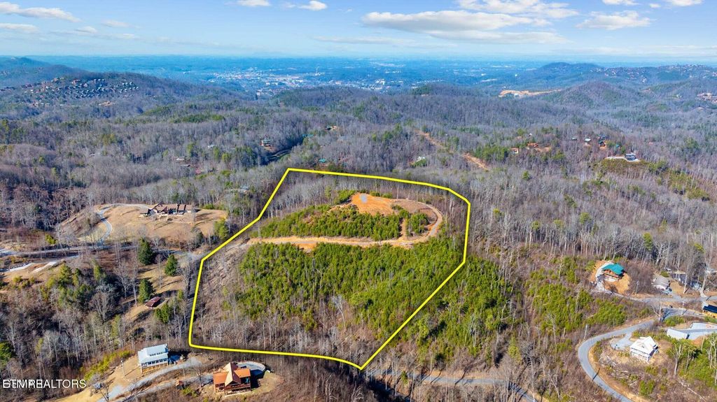 Photo of 3 Cove Mountain Rd, Gatlinburg, TN 37738 (MLS # 1307111)