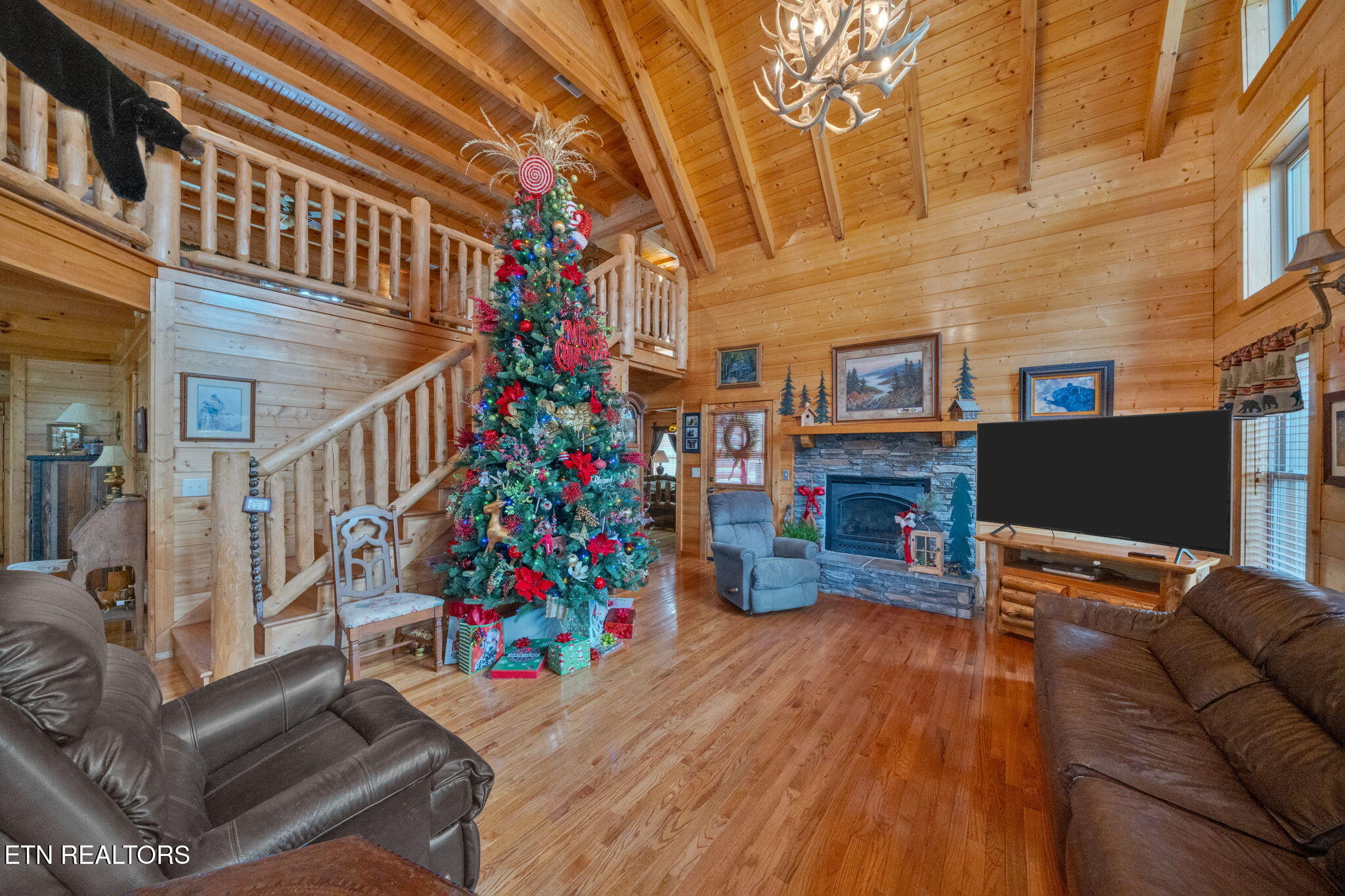 3385 Clear Valley Drive