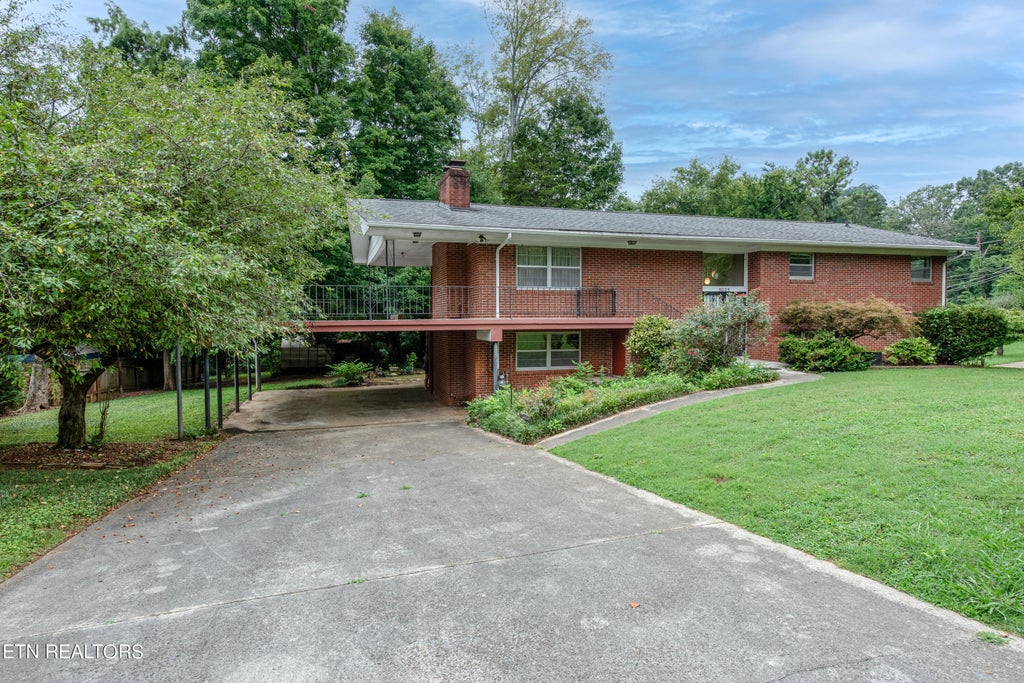 Photo of 5005 Custis Lane, Knoxville, TN 37920 (MLS # 1273158)