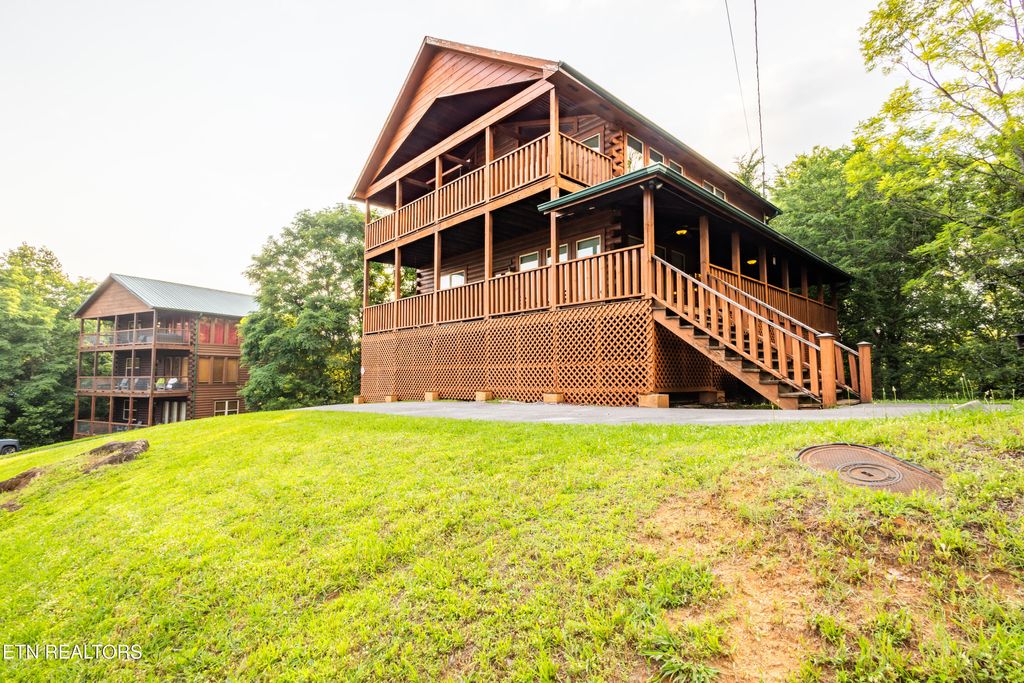Photo of 2031 Oakmont Drive, Sevierville, TN 37876 (MLS # 1322162)