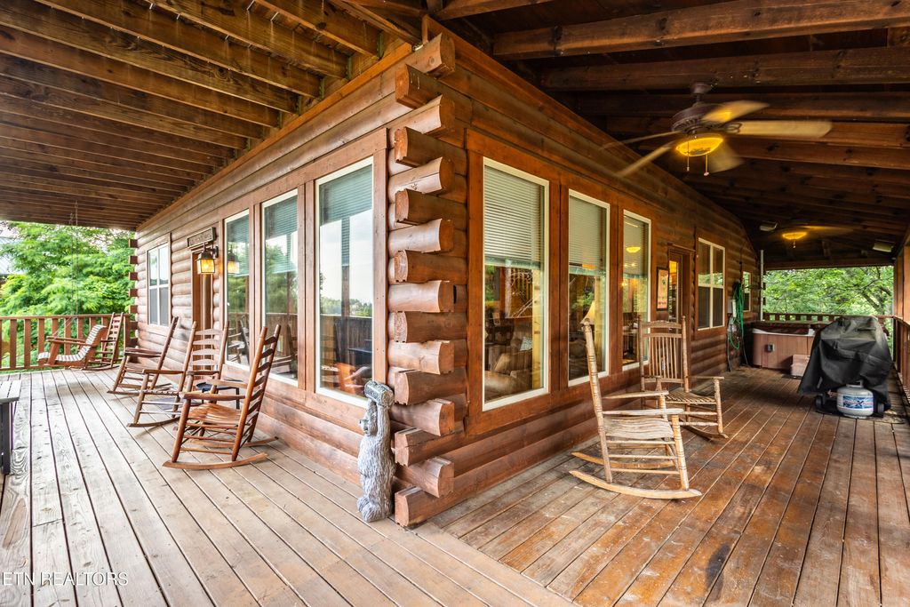 Photo of 2031 Oakmont Drive, Sevierville, TN 37876 (MLS # 1322162)