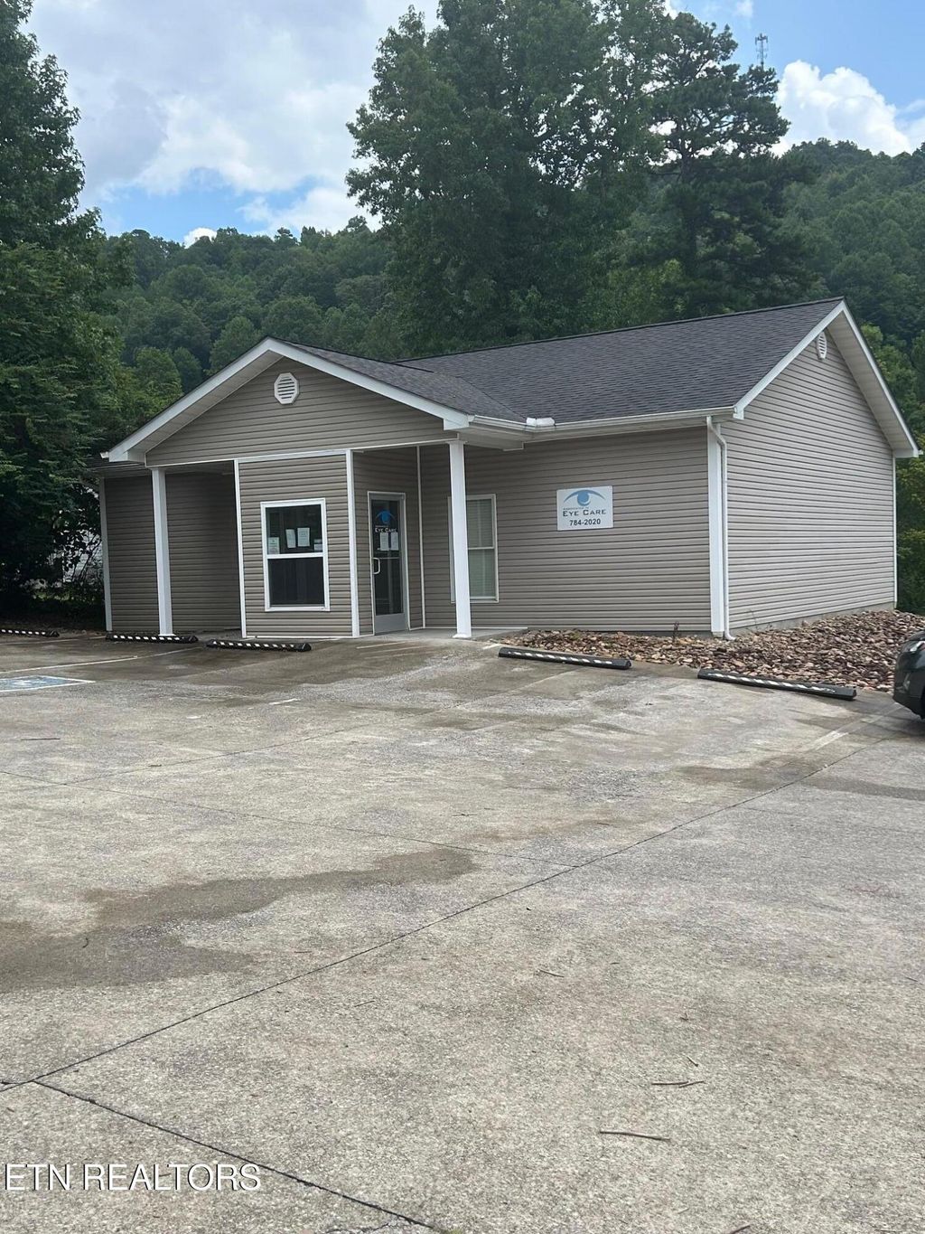 Photo of 467 Sunset Tr, Jellico, TN 37762 (MLS # 1311812)