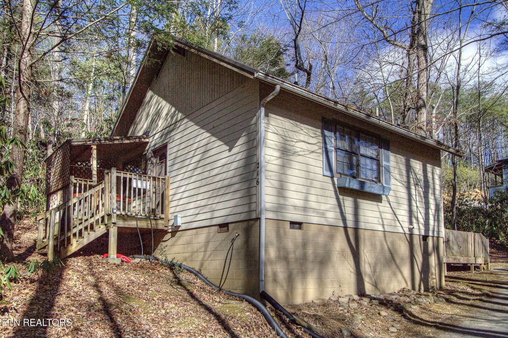 Photo of 216 Whaley Drive, Gatlinburg, TN 37738 (MLS # 1327464)