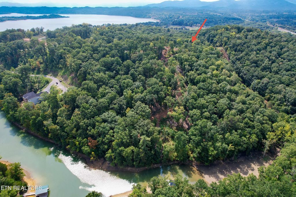 Photo of 102 Ridgeline Tr, Dandridge, TN 37725 (MLS # 1300995)