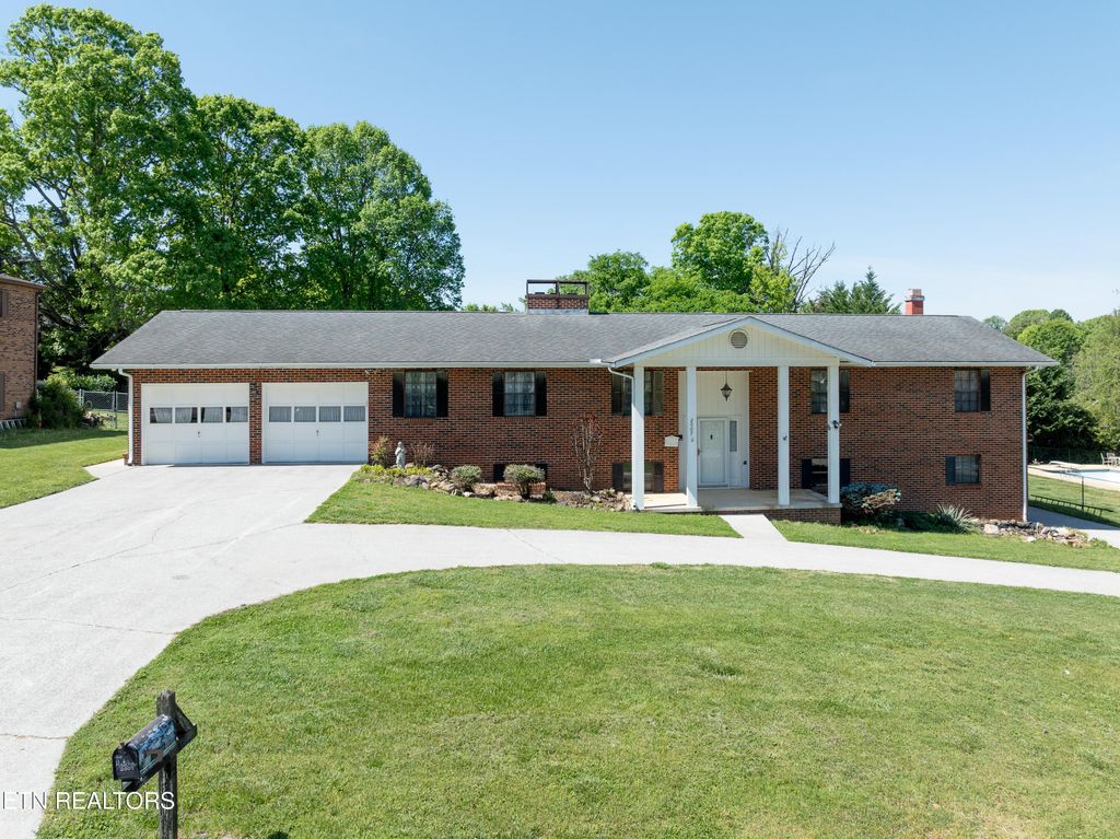 Photo of 2007 S Belmont Drive, Maryville, TN 37804 (MLS # 1337819)