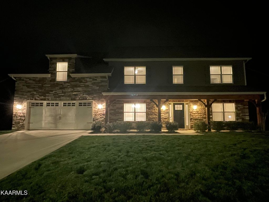 Photo of 1154 Aspen Glen Drive, Alcoa, TN 37701 (MLS # 1221469)
