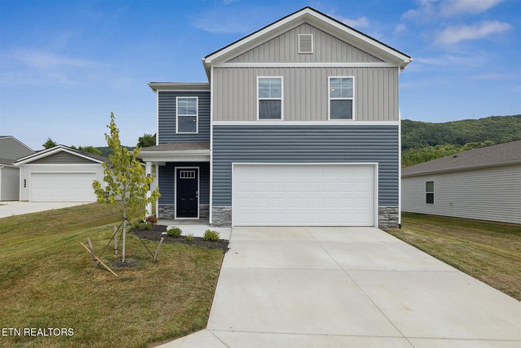Photo of 154 S Blissful Meadows Drive, Harriman, TN 37748 (MLS # 1295125)