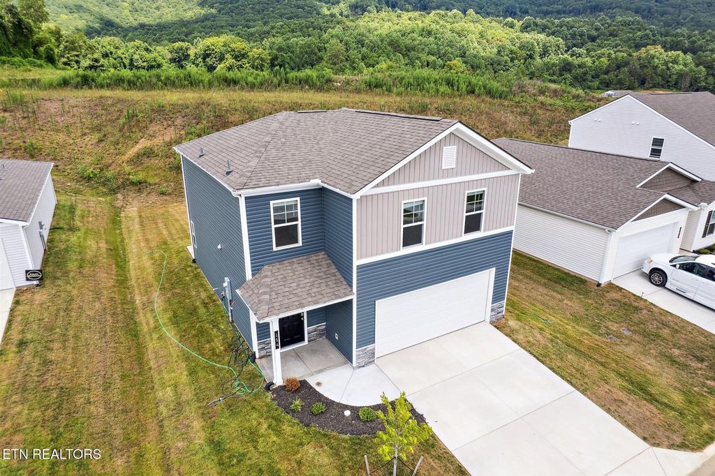 Photo of 154 S Blissful Meadows Drive, Harriman, TN 37748 (MLS # 1295125)