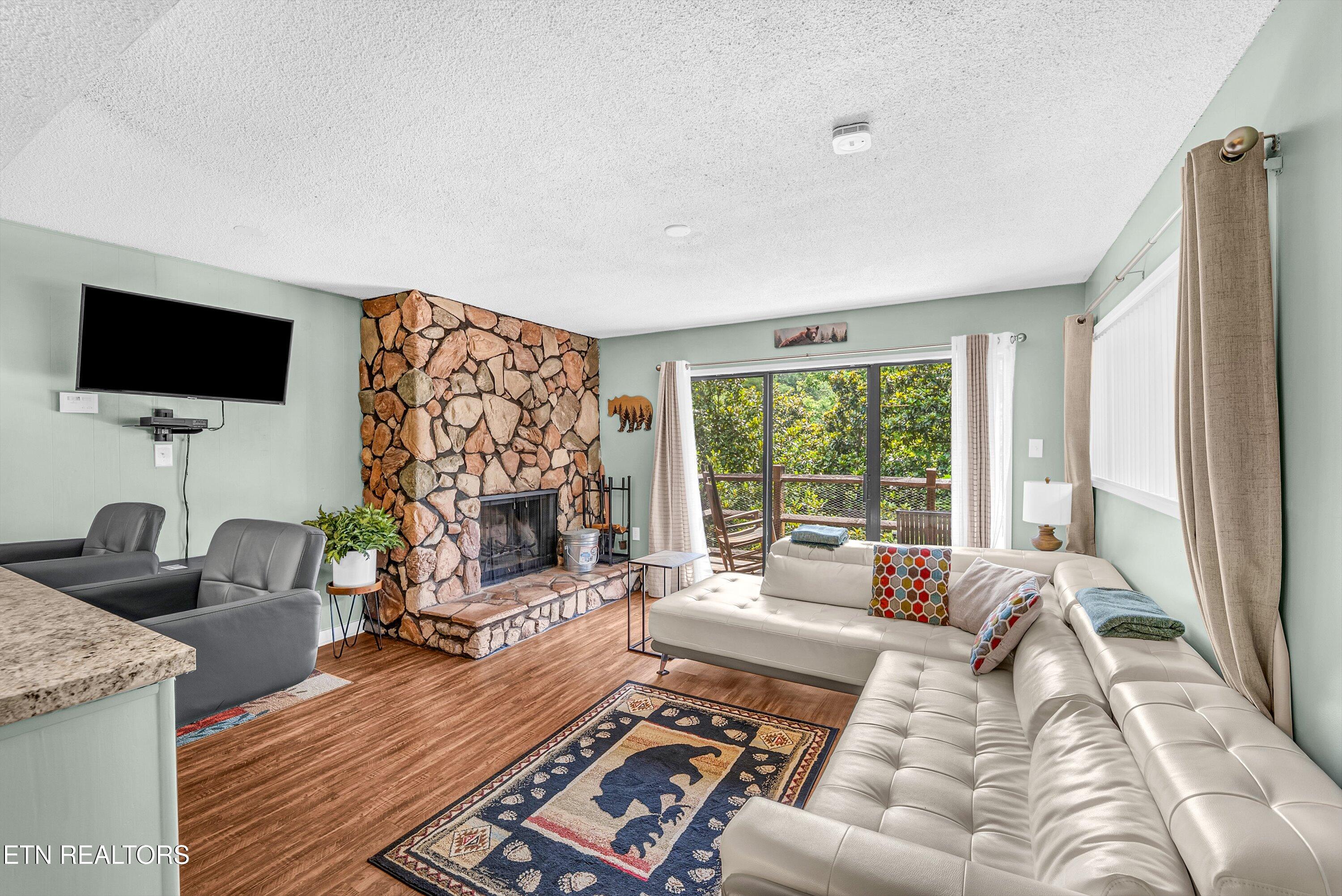 1081 Cove Rd 824