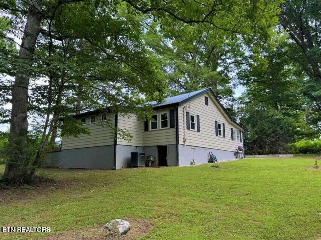 Photo of 213 Tom Henry Rd, Townsend, TN 37882 (MLS # 1288647)