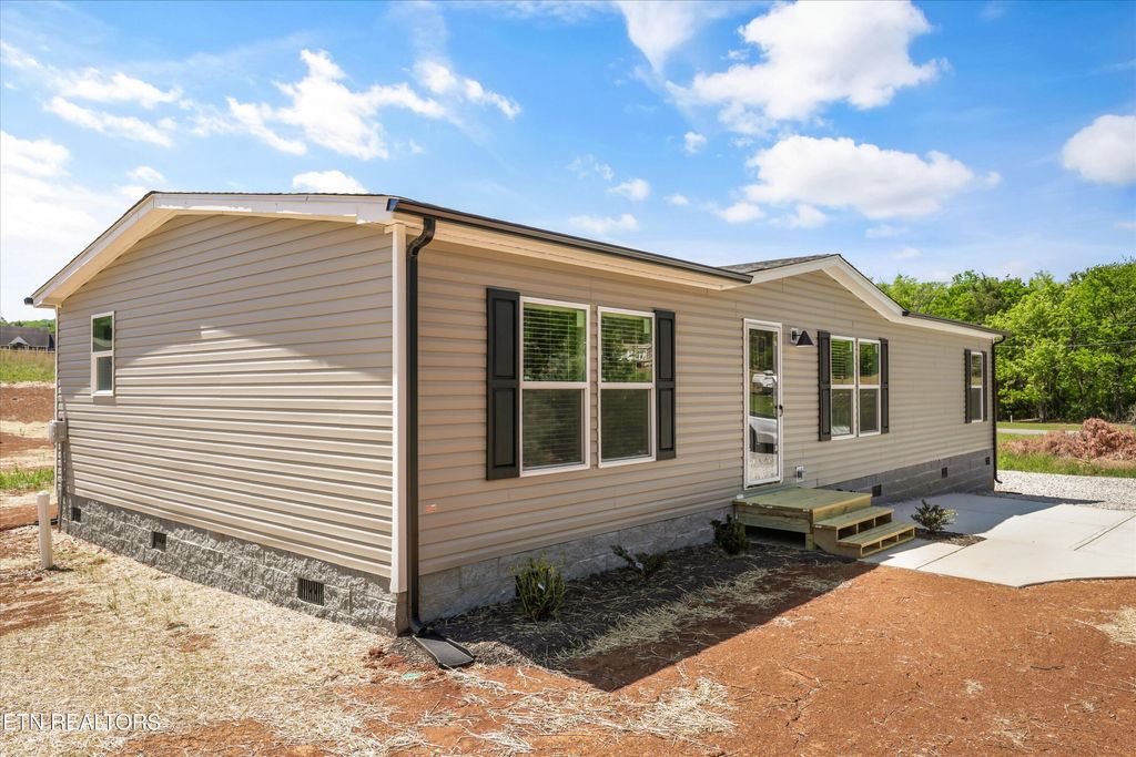 Photo of 204 Edgewood Drive, Sweetwater, TN 37874 (MLS # 1337532)