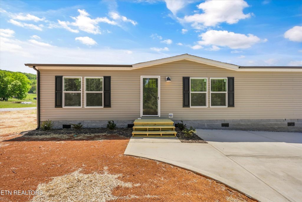 Photo of 204 Edgewood Drive, Sweetwater, TN 37874 (MLS # 1337532)