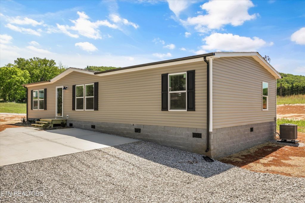 Photo of 204 Edgewood Drive, Sweetwater, TN 37874 (MLS # 1337532)