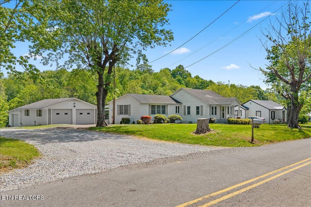 Photo of 917 Central Ave, Athens, TN 37303 (MLS # 1337851)