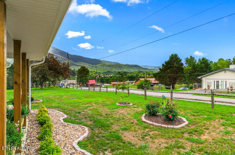 3138 Laurelwood Lane