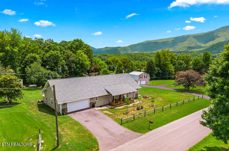 3138 Laurelwood Lane