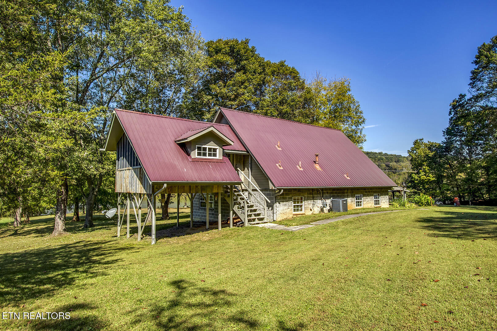 225 Over Mountain Lane