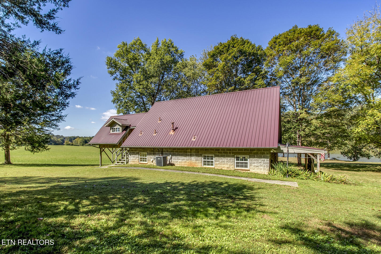 225 Over Mountain Lane